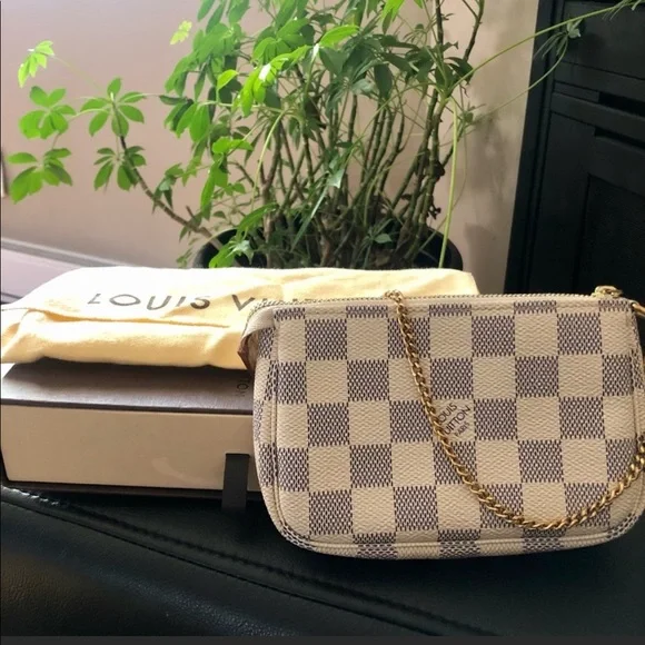 Louis Vuitton Mini Pochette - Picture 1 of 5
